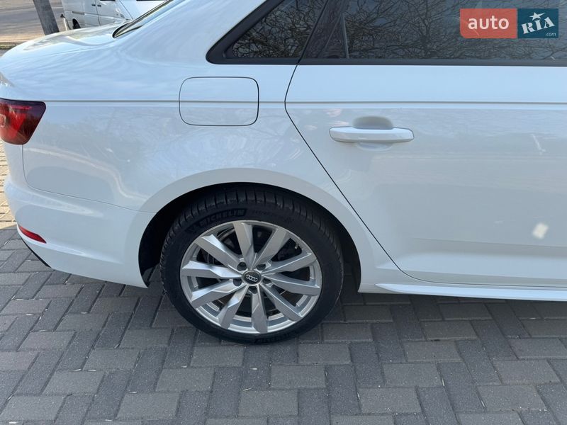 Седан Audi A4 2018 в Одесі