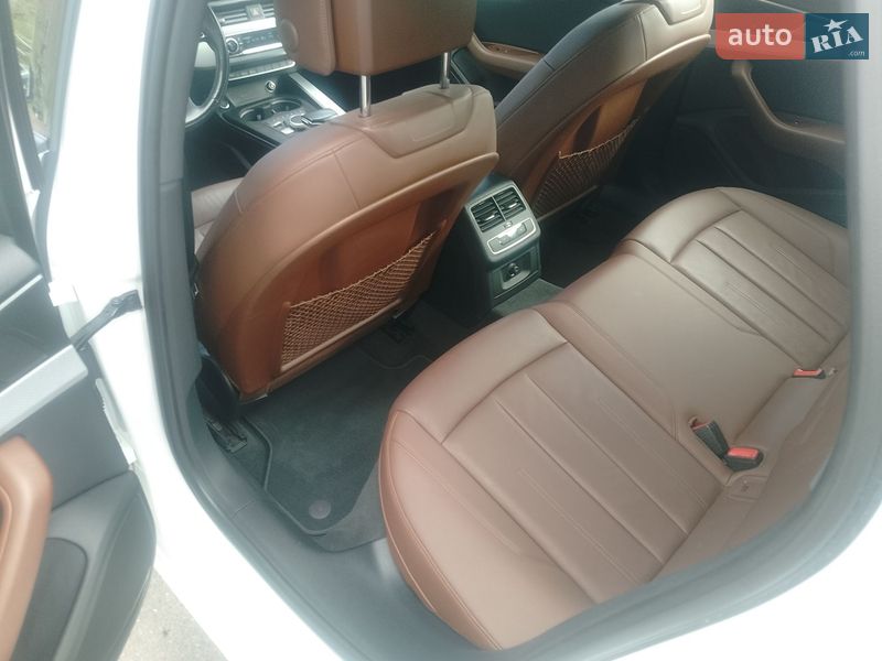 Седан Audi A4 2016 в Киеве