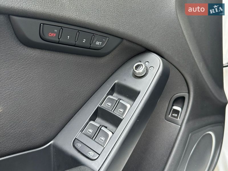 Седан Audi A4 2015 в Рівному