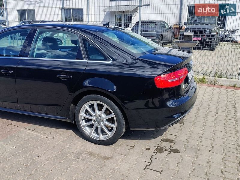 Седан Audi A4 2015 в Сокале