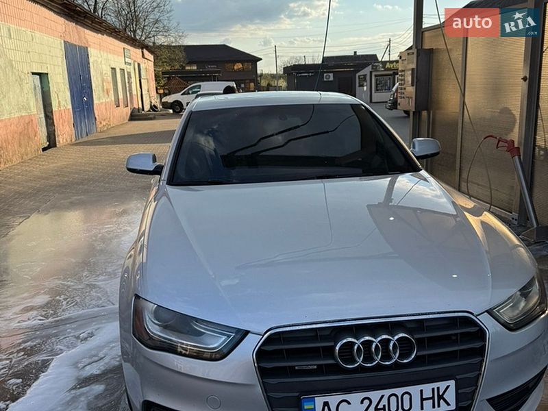 Седан Audi A4 2012 в Луцке