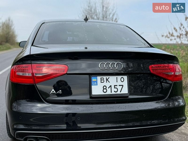 Седан Audi A4 2015 в Ровно