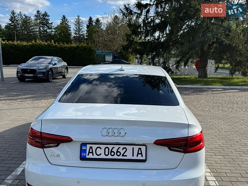 Седан Audi A4 2016 в Луцке