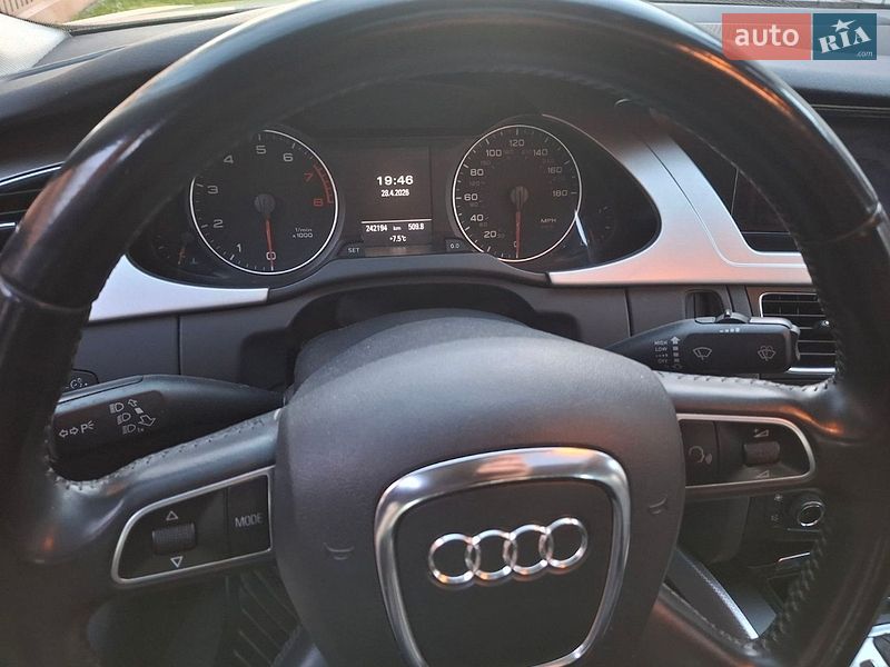 Седан Audi A4 2012 в Кагарлику
