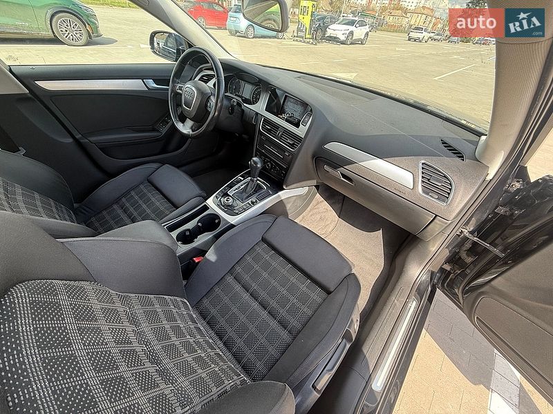 Седан Audi A4 2010 в Виннице
