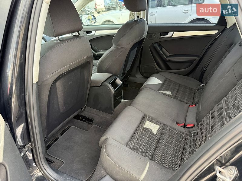 Седан Audi A4 2010 в Виннице