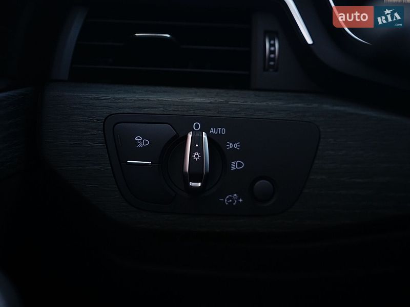 Седан Audi A4 2020 в Львові