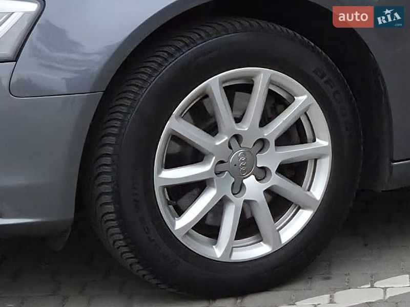 Седан Audi A4 2012 в Києві