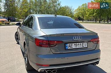 Седан Audi A4 2016 в Кривом Роге