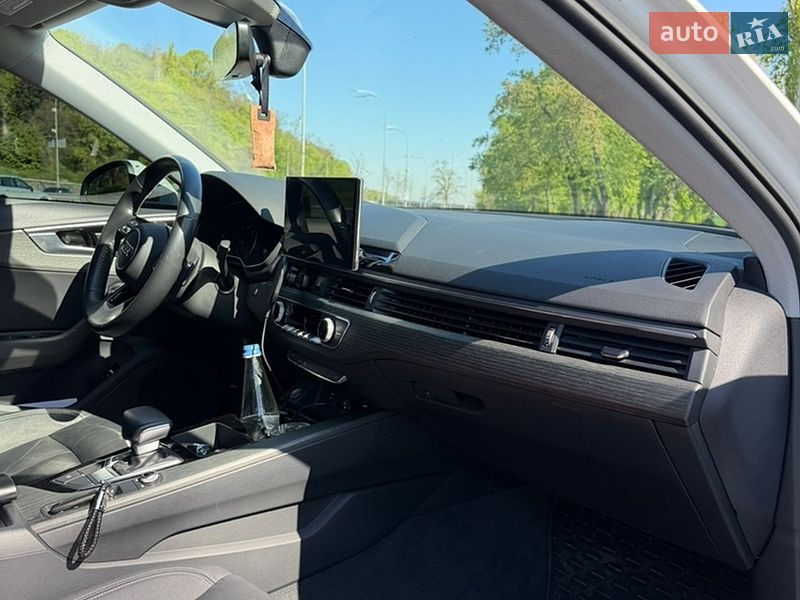 Седан Audi A4 2020 в Киеве