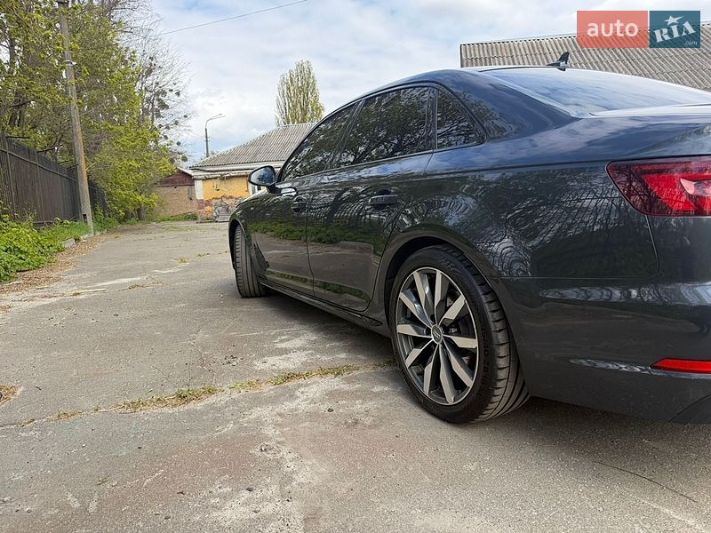 Седан Audi A4 2018 в Києві