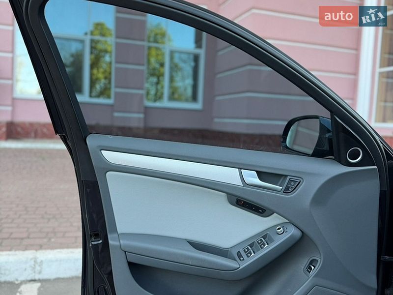 Седан Audi A4 2012 в Одесі