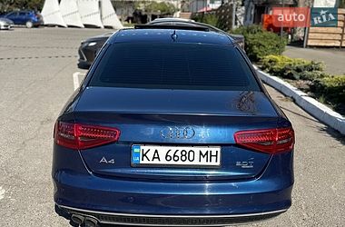 Седан Audi A4 2015 в Киеве
