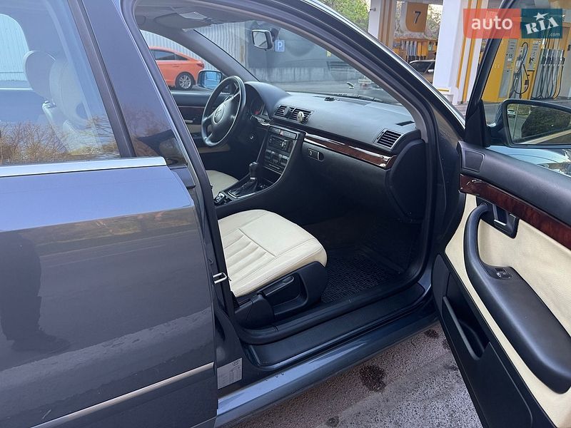 Седан Audi A4 2001 в Киеве