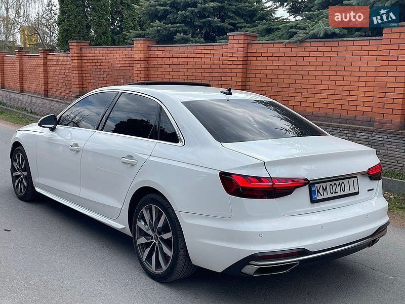 Седан Audi A4 2022 в Житомирі