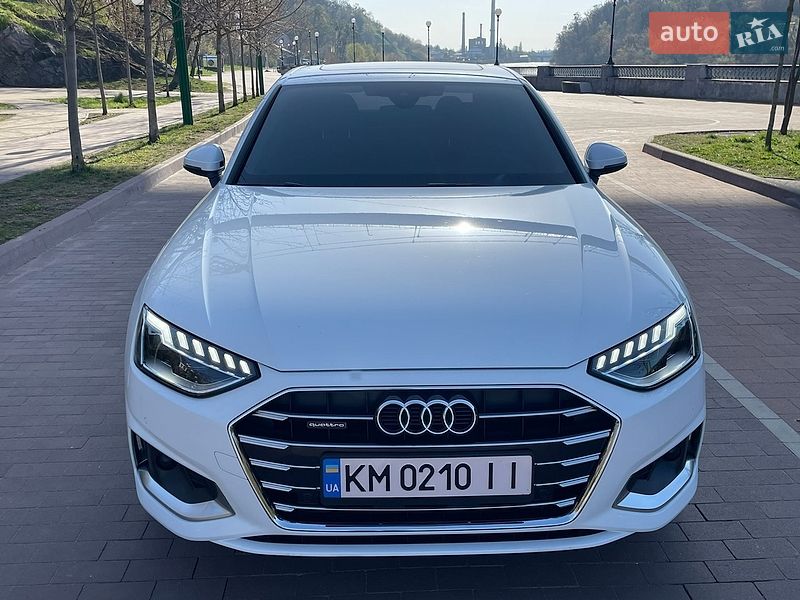 Седан Audi A4 2022 в Житомирі