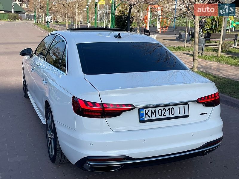 Седан Audi A4 2022 в Житомирі