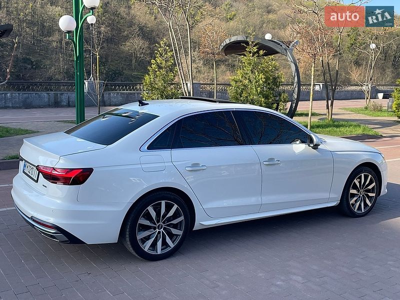 Седан Audi A4 2022 в Житомирі