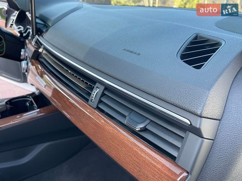 Седан Audi A4 2022 в Житомирі