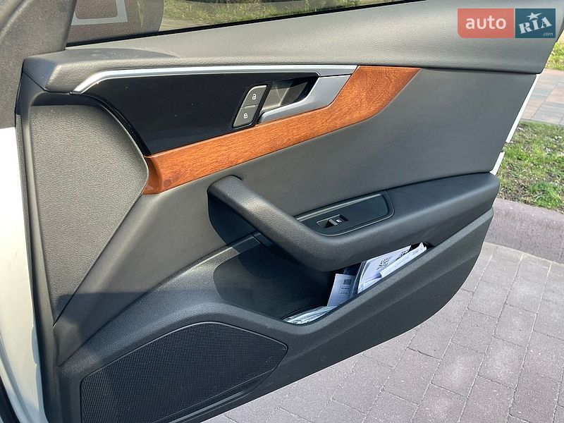 Седан Audi A4 2022 в Житомирі