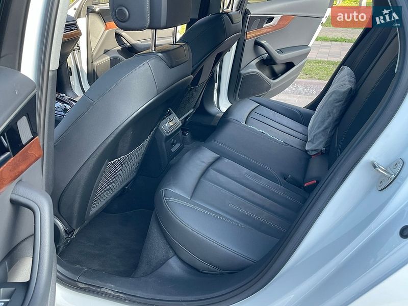Седан Audi A4 2022 в Житомирі