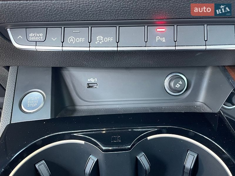Седан Audi A4 2022 в Житомирі
