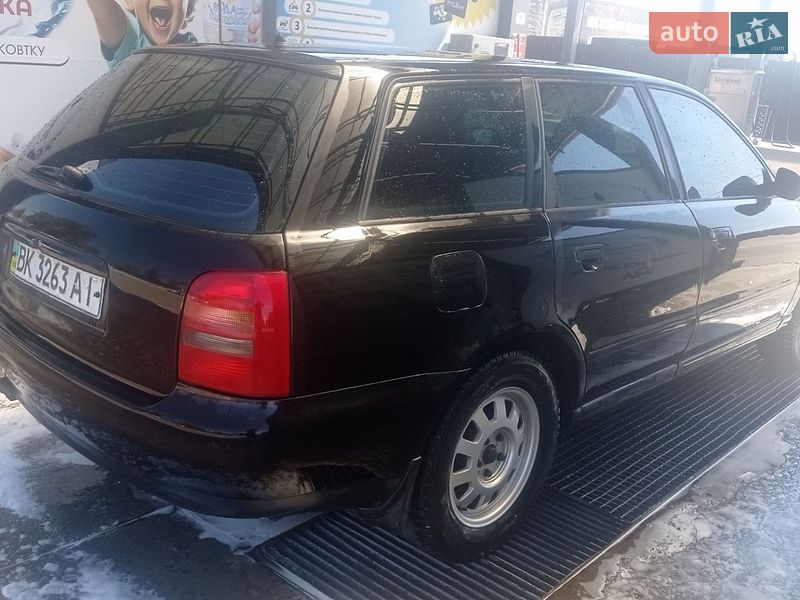 Універсал Audi A4 1998 в Рівному