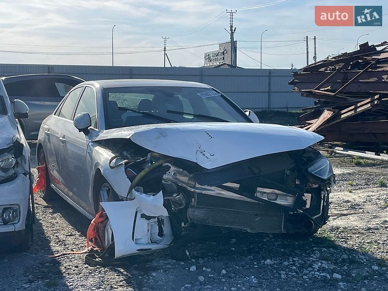 Седан Audi A4 2022 в Львове