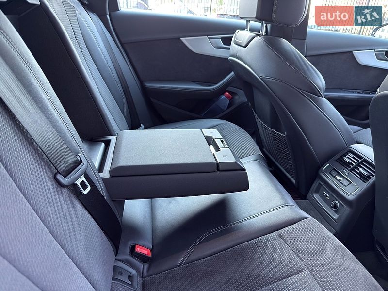 Седан Audi A4 2020 в Киеве