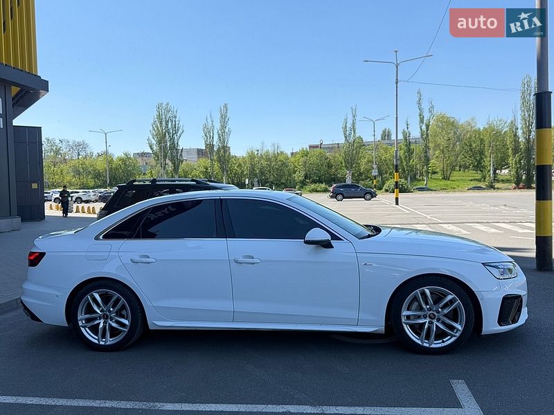 Седан Audi A4 2022 в Киеве