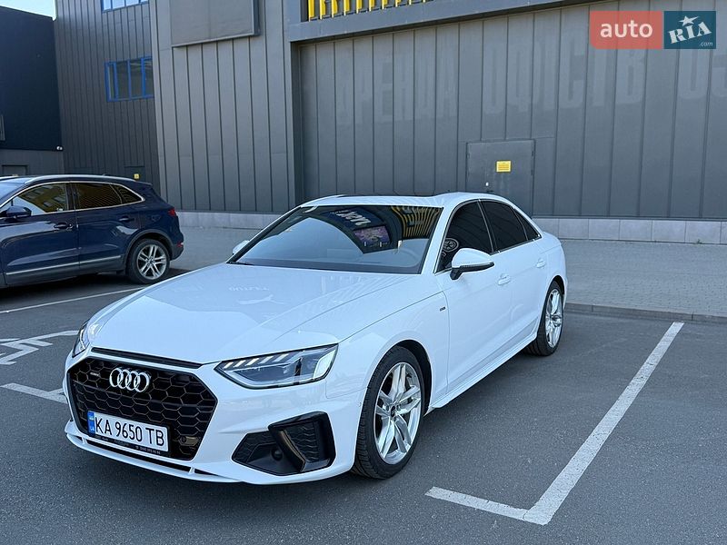 Седан Audi A4 2022 в Киеве