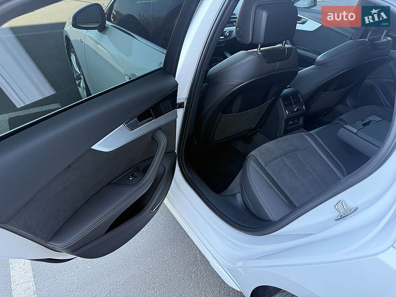 Седан Audi A4 2022 в Киеве
