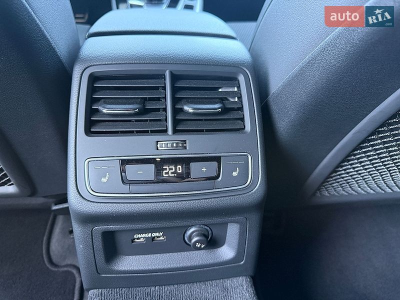 Седан Audi A4 2022 в Киеве