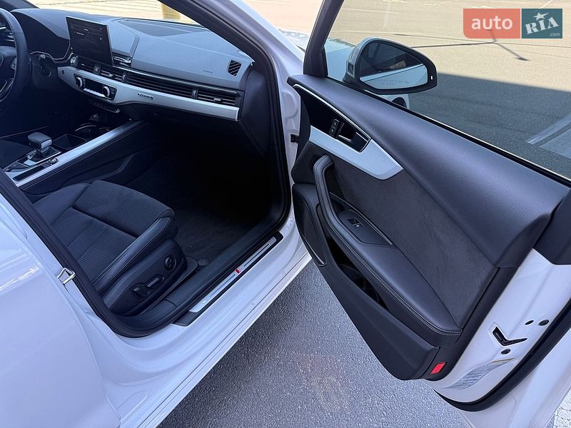 Седан Audi A4 2022 в Киеве