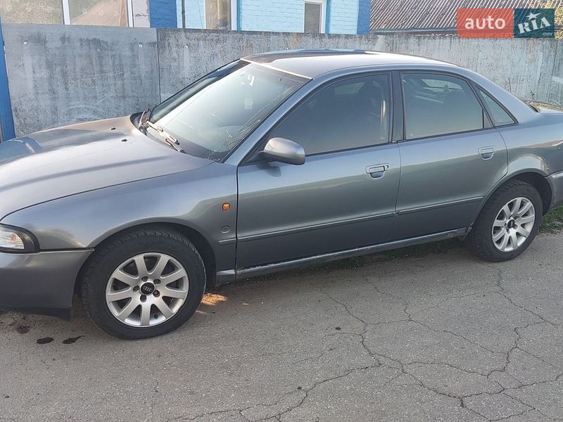 Седан Audi A4 1997 в Новой Басане