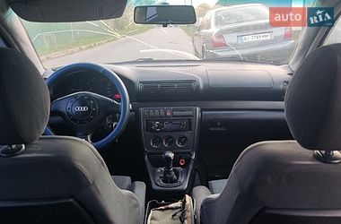 Седан Audi A4 1996 в Новой Басане
