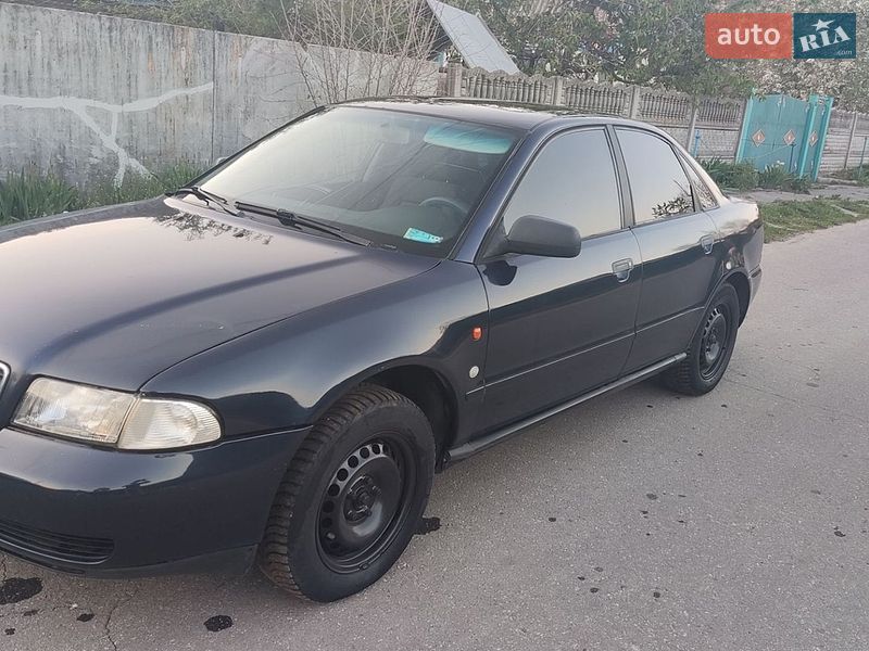 Седан Audi A4 1996 в Новой Басане