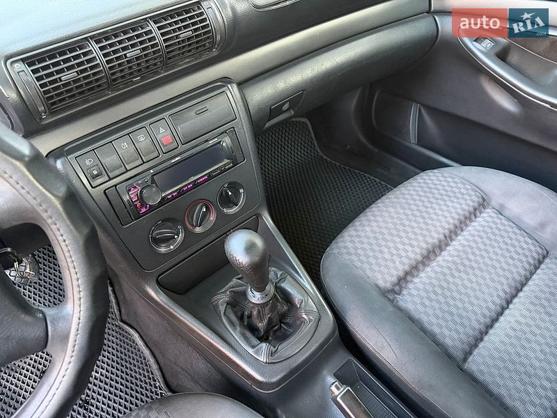 Седан Audi A4 1995 в Чернигове