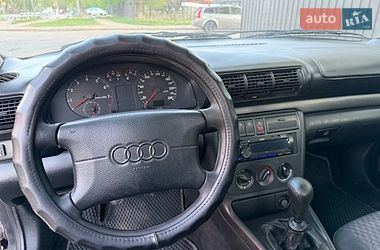 Седан Audi A4 1995 в Чернигове