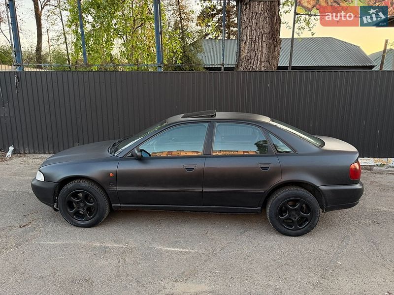 Седан Audi A4 1995 в Чернигове