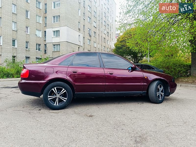 Седан Audi A4 1998 в Львове