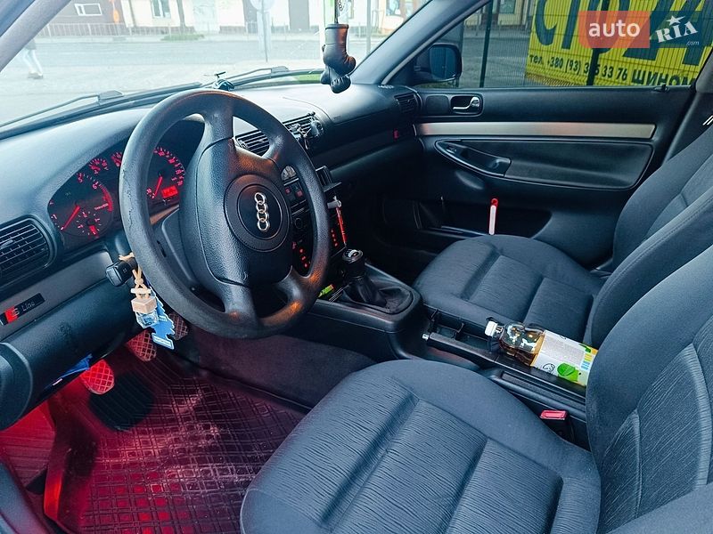 Седан Audi A4 1998 в Львове