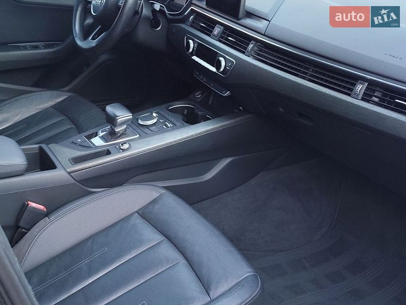 Седан Audi A4 2017 в Чернигове