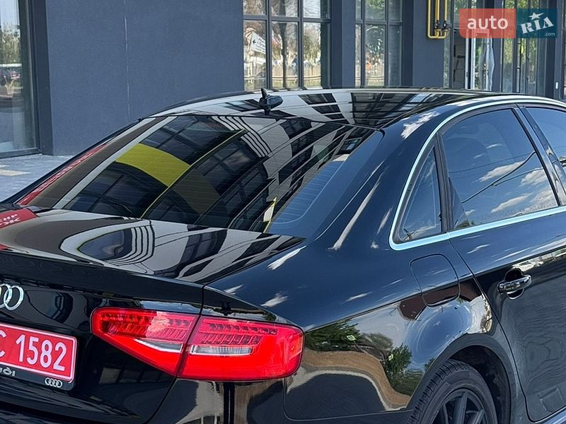 Седан Audi A4 2015 в Луцке