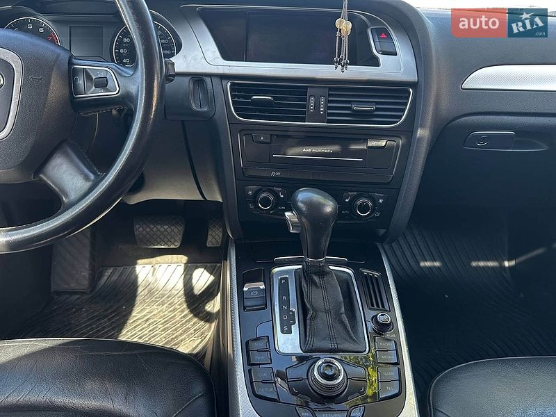 Седан Audi A4 2011 в Одессе