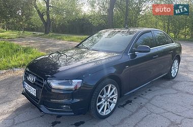 Седан Audi A4 2013 в Дрогобыче