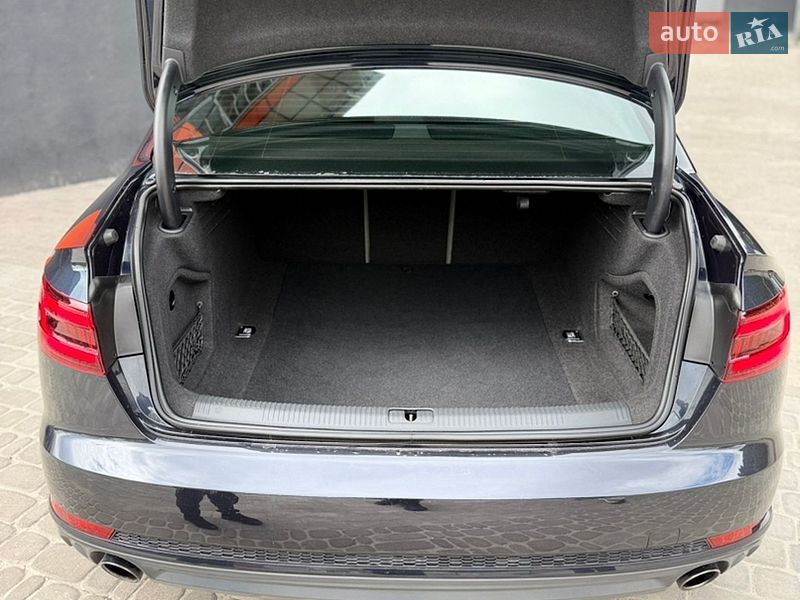 Седан Audi A4 2018 в Дубні