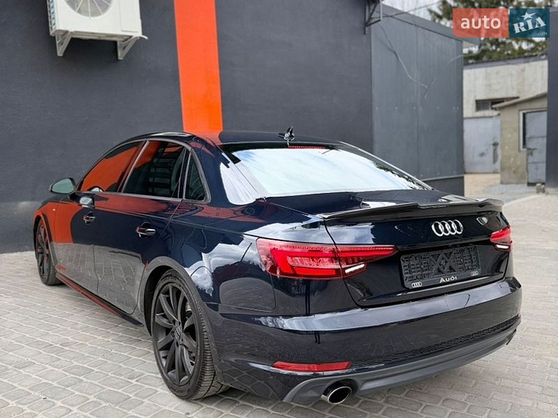 Седан Audi A4 2018 в Дубні