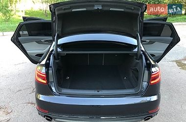 Седан Audi A4 2018 в Ирпене