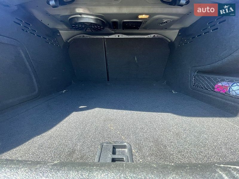 Седан Audi A4 2015 в Киеве